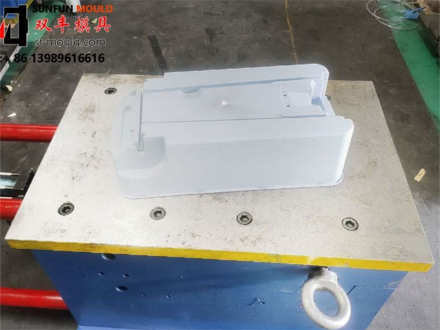 汽车内饰塑料污水箱模具